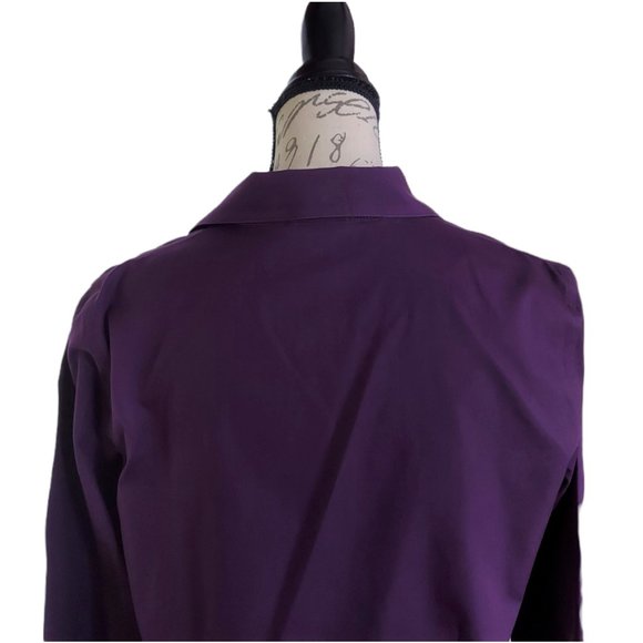 CHICO'S Women's V-Neck Non-Iron Covered Placket Button Front Shirt Size 1 - Picture 4 of 7